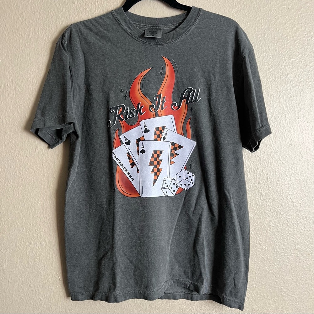 NWT Risk It All Grey Size Medium Graphic T-shirt